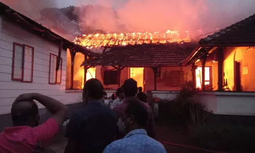വടകര താലൂക്ക് ഓഫിസ് ശുചിമുറി തീപ്പിടിത്തം:  ആന്ധ്ര സ്വദേശി കസ്റ്റഡിയിൽ, സിസി ടിവി ദൃശ്യങ്ങൾ പുറത്ത്