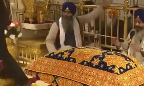 സുവർണ ക്ഷേത്രത്തിൽ അതിക്രമിച്ചു കടന്ന യുവാവിനെ ആൾക്കൂട്ടം തല്ലിക്കൊന്നു