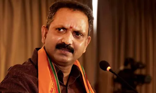 അക്രമം തടയാന്‍ കേരളാ പൊലീസിന് കഴിയില്ലെങ്കിൽ കേന്ദ്രത്തെ അറിയിക്കണം