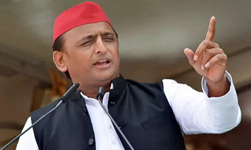 സമാജ് വാദി പാർട്ടി പ്രവർത്തകരുടെ ഫോൺ ചോർത്തുന്നതായി അഖിലേഷ് യാദവ്; യുപിയില്‍   രാഷ്ട്രീയ വിവാദങ്ങൾ കൊഴുക്കുന്നു