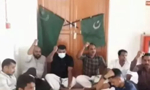 മലപ്പുറത്തെ കെ.റെയിൽ ഓഫീസ് യൂത്ത് ലീഗ് പ്രവർത്തകർ താഴിട്ട് പൂട്ടി