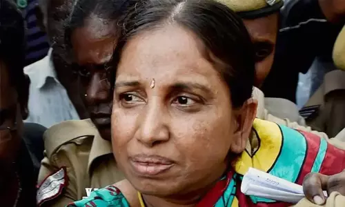 രാജീവ് ഗാന്ധി വധം: നളിനിയുടെ പരോൾ പരിഗണനയിലെന്ന് തമിഴ്നാട് സർക്കാർ രാജീവ് ഗാന്ധി വധം: നളിനിയുടെ പരോൾ പരിഗണനയിലെന്ന് തമിഴ്നാട് സർക്കാർ