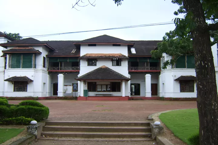 ഹോസ്റ്റല്‍ പ്രവേശന സമയം; യുസി കോളജിലെ വിദ്യാർഥിനികളുടെ പ്രതിഷേധം അവസാനിപ്പിച്ചു