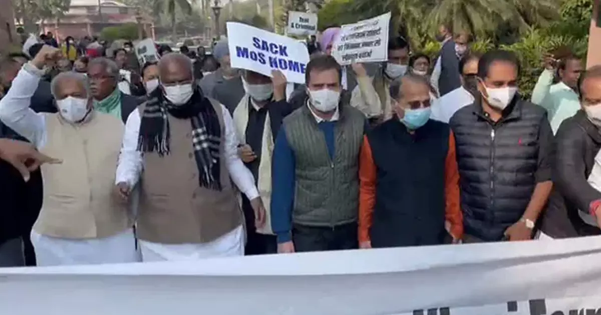 കേന്ദ്രമന്ത്രി അജയ് മിശ്രയെ പുറത്താക്കണം: രാഹുലിന്‍റെ നേതൃത്വത്തില്‍ പ്രതിപക്ഷ എംപിമാരുടെ മാർച്ച്