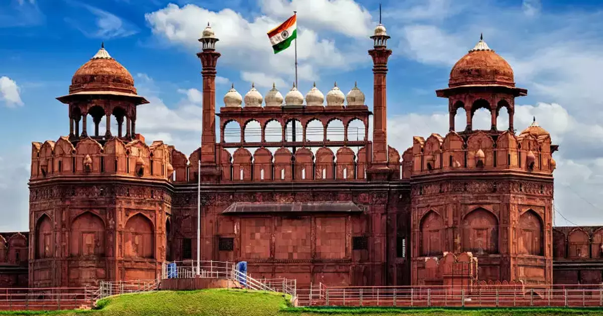 ചെങ്കോട്ട തിരികെ വേണമെന്ന് സ്ത്രീ; ഇത്രയും നാള് എവിടെയായിരുന്നുവെന്ന് കോടതി ചെങ്കോട്ട തിരികെ വേണമെന്ന് സ്ത്രീ; ഇത്രയും നാള് എവിടെയായിരുന്നുവെന്ന് കോടതി