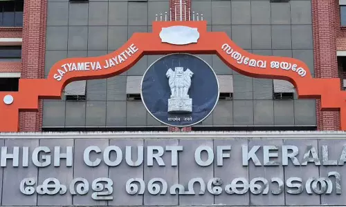 വാക്സിൻ സർട്ടിഫിക്കറ്റിൽ നിന്ന് പ്രധാനമന്ത്രിയുടെ ചിത്രം നീക്കാൻ ഹരജി: പരാതിക്കാരന് ഒരു ലക്ഷം രൂപ പിഴ