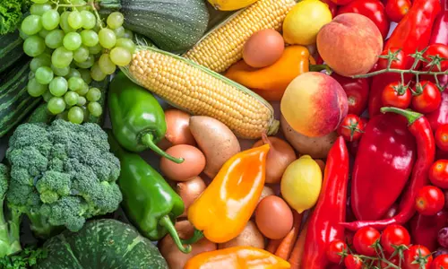 മുഖക്കുരു പരിഹരിക്കേണ്ടേ? ചില ഭക്ഷണങ്ങള്‍ ശീലമാക്കാം