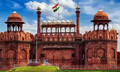 ചെങ്കോട്ട തിരികെ വേണമെന്ന് സ്ത്രീ; ഇത്രയും നാള്‍ എവിടെയായിരുന്നുവെന്ന് കോടതി