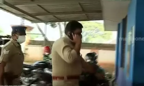ഇറങ്ങിയത് സർവകക്ഷി യോഗത്തിന്; എസ്ഡിപിഐ കൗൺസിലറെ അപ്രതീക്ഷിതമായി കസ്റ്റഡിയിലെടുത്ത് പൊലീസ് ഇറങ്ങിയത് സർവകക്ഷി യോഗത്തിന്; എസ്ഡിപിഐ കൗൺസിലറെ അപ്രതീക്ഷിതമായി കസ്റ്റഡിയിലെടുത്ത് പൊലീസ്