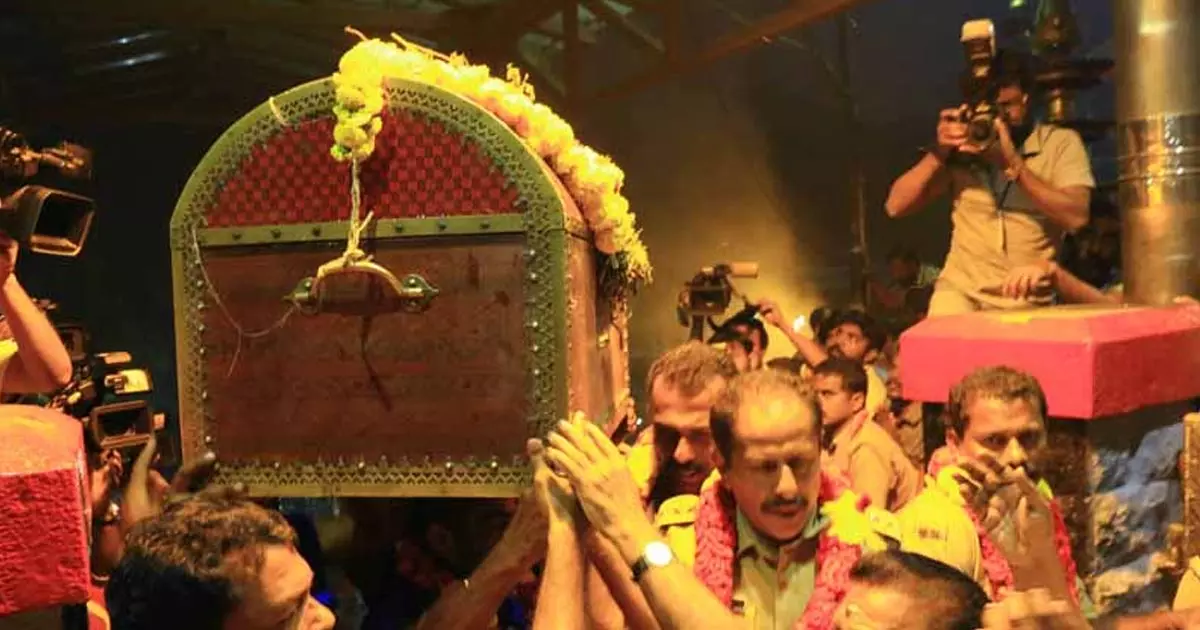 ശബരിമല തങ്ക അങ്കി രഥഘോഷയാത്ര ഇന്ന്; വിവിധ ക്ഷേത്രങ്ങളിൽ സ്വീകരണം ശബരിമല തങ്ക അങ്കി രഥഘോഷയാത്ര ഇന്ന്; വിവിധ ക്ഷേത്രങ്ങളിൽ സ്വീകരണം