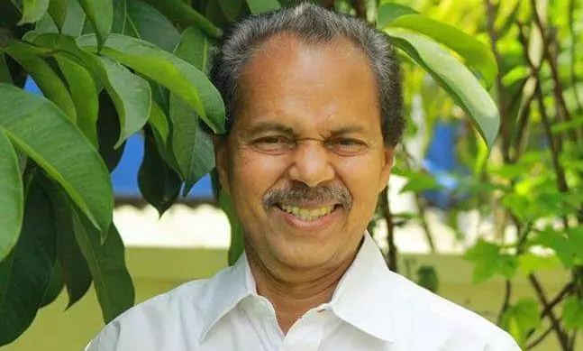 എടാ..എന്നു വിളിക്കുന്ന ജ്യേഷ്ഠന്റെ വിടവ് എന്നെ തുറിച്ചുനോക്കുന്നു എടാ..എന്നു വിളിക്കുന്ന ജ്യേഷ്ഠന്റെ വിടവ് എന്നെ തുറിച്ചുനോക്കുന്നു