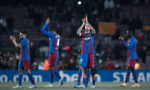 കഷ്ടകാലം തീരാതെ ബാഴ്സ; പത്ത് പേരായി ചുരുങ്ങിയ സെവിയ്യയോടും സമനില കഷ്ടകാലം തീരാതെ ബാഴ്സ; പത്ത് പേരായി ചുരുങ്ങിയ സെവിയ്യയോടും സമനില