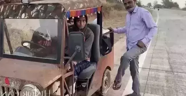 പാഴ് വസ്തുക്കള്‍ കൊണ്ടൊരു കാര്‍; നിര്‍മാണച്ചെലവ് വെറും 60,000 രൂപ,   ലോഹറിനെ പ്രശംസിച്ച് ആനന്ദ് മഹീന്ദ്ര