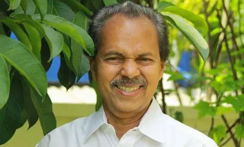 എടാ..എന്നു വിളിക്കുന്ന ജ്യേഷ്ഠന്റെ വിടവ് എന്നെ തുറിച്ചുനോക്കുന്നു എടാ..എന്നു വിളിക്കുന്ന ജ്യേഷ്ഠന്റെ വിടവ് എന്നെ തുറിച്ചുനോക്കുന്നു