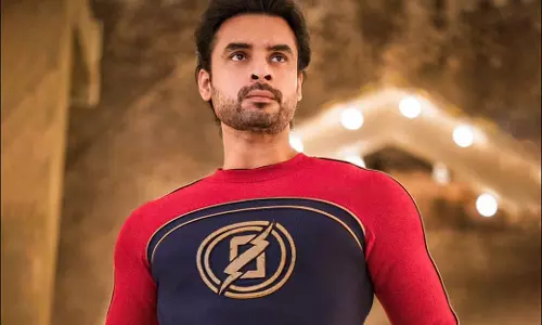 മിന്നൽ മുരളി 24ന് ഉച്ചയ്ക്ക്; സ്ട്രീമിങ് സമയം പുറത്തുവിട്ട് ടൊവിനോ തോമസ്