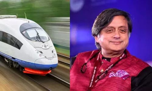 സിൽവർ ലൈൻ: നിലപാടിലുറച്ച് തരൂർ, തരൂരിനെതിരെ കൂടുതൽ എംപിമാർ സിൽവർ ലൈൻ: നിലപാടിലുറച്ച് തരൂർ, തരൂരിനെതിരെ കൂടുതൽ എംപിമാർ