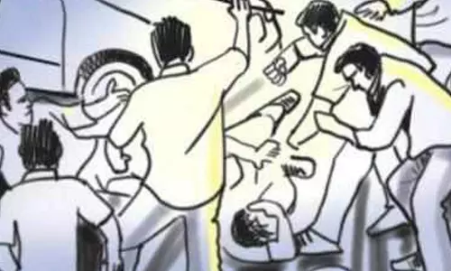 യുവാവിനെ കെട്ടിയിട്ട് മർദിച്ചെന്നും നഗ്‌നനാക്കി ദൃശ്യം പകർത്തിയെന്നും പരാതി