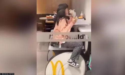 ബർഗർ തിന്നുമ്പോൾ തന്നെ വ്യായാമം ചെയ്യാം, ഗ്രീൻ ചാർജിങ് ബൈക്കുമായി മക്‌ഡൊണാൾഡ്