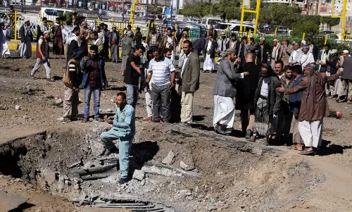 യെമനില്‍ ഹൂതി വിമതരുടെ ക്യാംപിനു നേരെ സൗദി സഖ്യസേനയുടെ ആക്രമണം