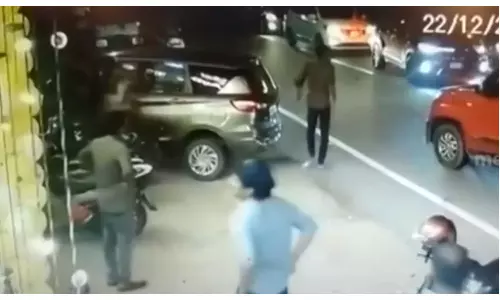 പോത്തൻകോട് ഗുണ്ടാ ആക്രമണം: ഒരു പ്രകോപനവുമില്ലാതെയാണ് ആക്രമിച്ചതെന്ന് ആക്രമിക്കപ്പെട്ട പെൺകുട്ടി പോത്തൻകോട് ഗുണ്ടാ ആക്രമണം: ഒരു പ്രകോപനവുമില്ലാതെയാണ് ആക്രമിച്ചതെന്ന് ആക്രമിക്കപ്പെട്ട പെൺകുട്ടി