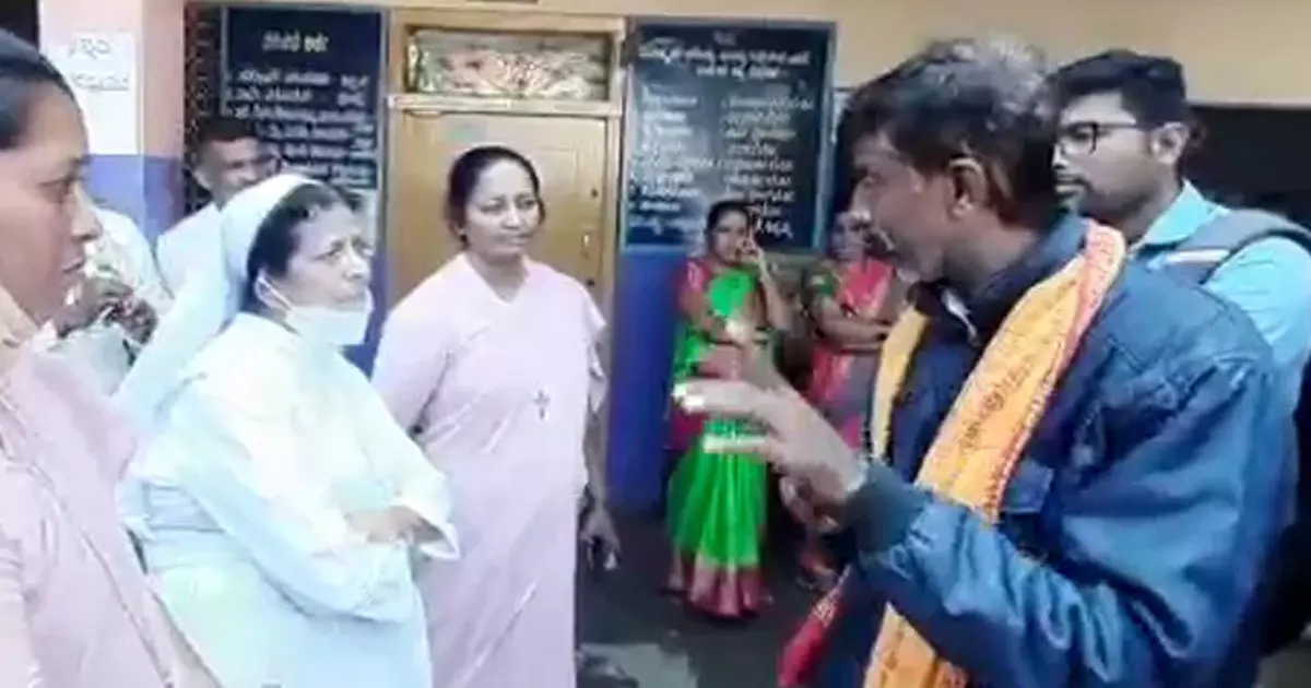 കര്‍ണാടകയിലെ സ്കൂളിലെ ക്രിസ്മസ് ആഘോഷം ഹിന്ദുത്വ പ്രവര്‍ത്തകര്‍ തടസ്സപ്പെടുത്തി