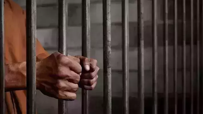 പൊലീസ് കസ്റ്റഡിയിൽ നിന്നും പ്രതി ചാടിപ്പോയി...!