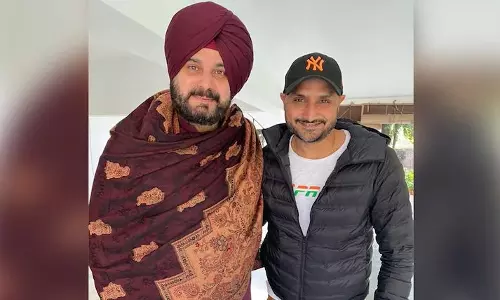 അടുത്ത ഇന്നിങ്സ് കോൺഗ്രസിൽ? രാഷ്ട്രീയപ്രവേശന സൂചന നൽകി ഹർഭജൻ അടുത്ത ഇന്നിങ്സ് കോൺഗ്രസിൽ? രാഷ്ട്രീയപ്രവേശന സൂചന നൽകി ഹർഭജൻ