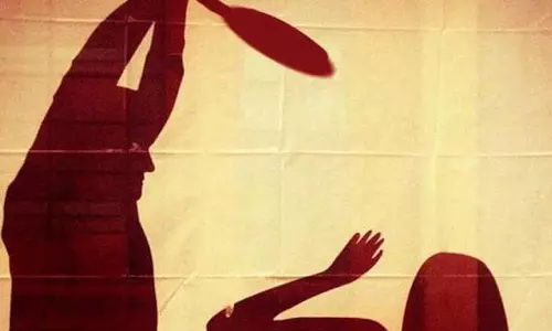 അങ്കിൾ എന്ന് വിളിച്ചതിന് പെൺകുട്ടിയെ കടയുടമ ക്രൂരമായി മർദിച്ചു