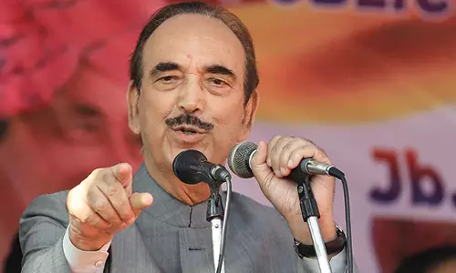 ജമ്മു കശ്മീർ ദാരിദ്ര്യത്തിലേക്ക് നീങ്ങുന്നു; ഇതിലും ഭേദം രാജഭരണമായിരുന്നു- ഗുലാം നബി ആസാദ്