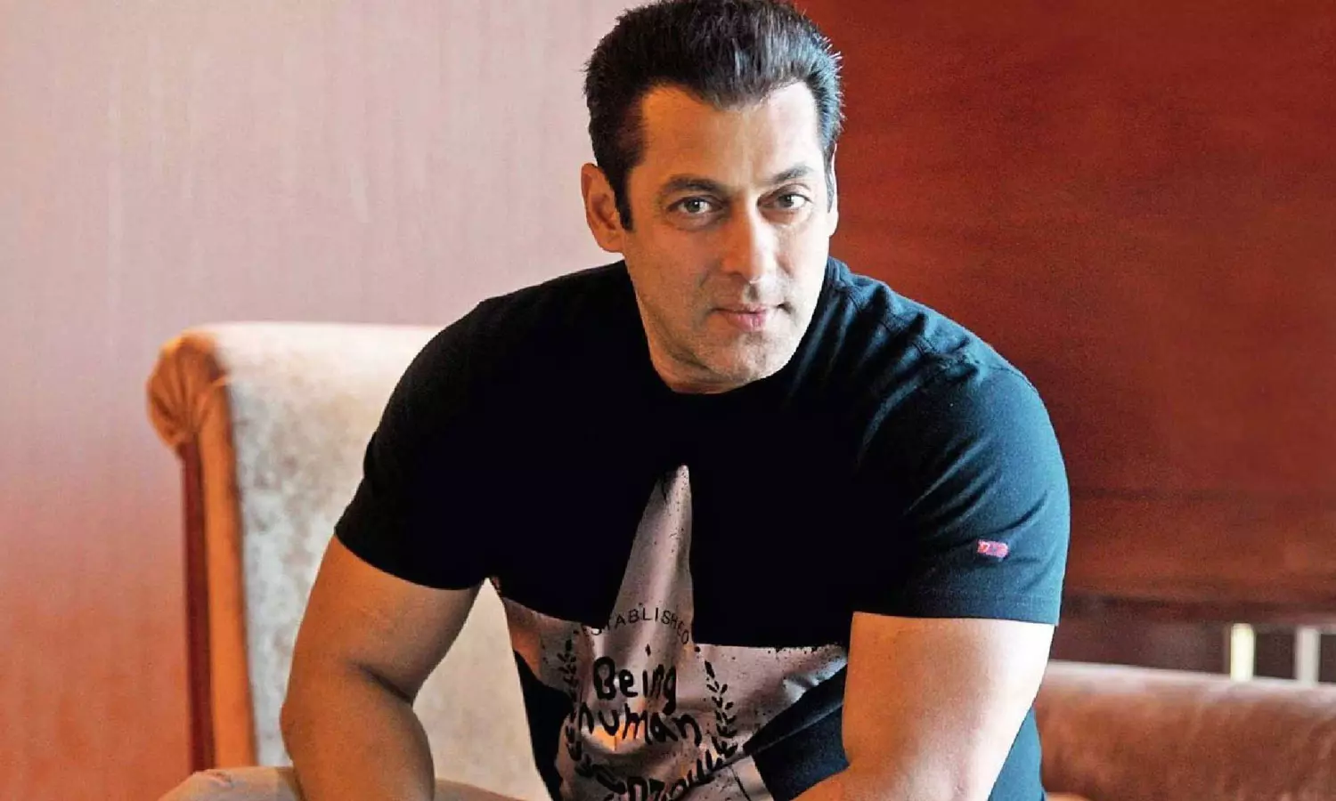 നടൻ സൽമാൻ ഖാന് പാമ്പുകടിയേറ്റു