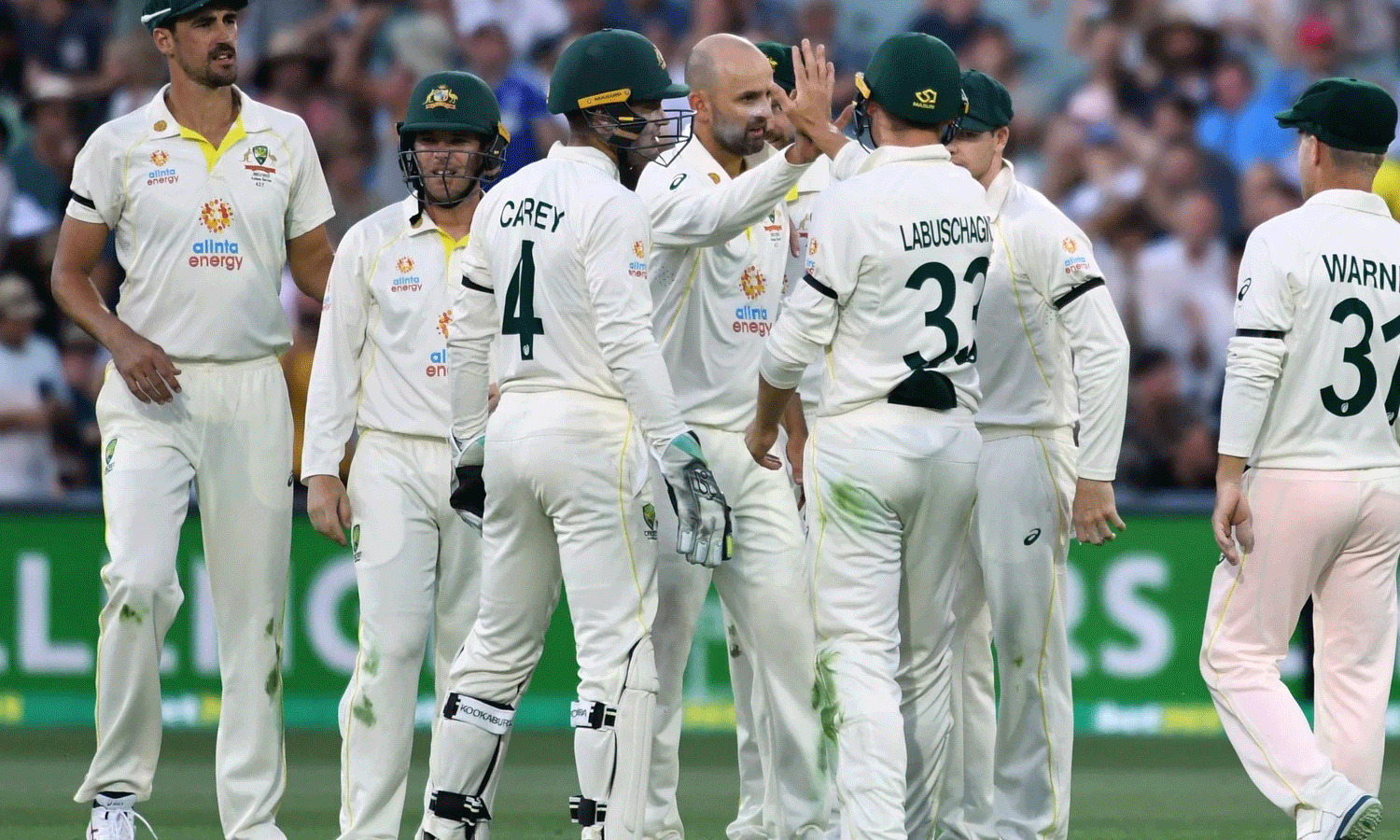 ഇംഗ്ലണ്ട് ചീട്ടുകൊട്ടാരം; ബോക്സിങ് ഡേയില് ഓസീസ് കൊടുങ്കാറ്റ് ഇംഗ്ലണ്ട് ചീട്ടുകൊട്ടാരം; ബോക്സിങ് ഡേയില് ഓസീസ് കൊടുങ്കാറ്റ്