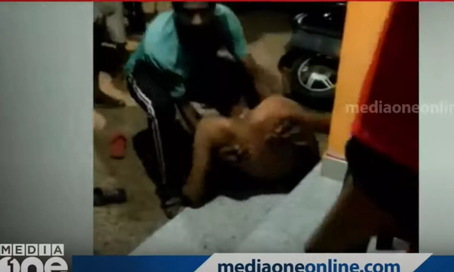 ആറ്റിങ്ങലിൽ സ്ത്രീകളടക്കമുള്ളവരെ വീട് കയറി ആക്രമിച്ചു; 12 പേർ അറസ്റ്റിൽ ആറ്റിങ്ങലിൽ സ്ത്രീകളടക്കമുള്ളവരെ വീട് കയറി ആക്രമിച്ചു; 12 പേർ അറസ്റ്റിൽ