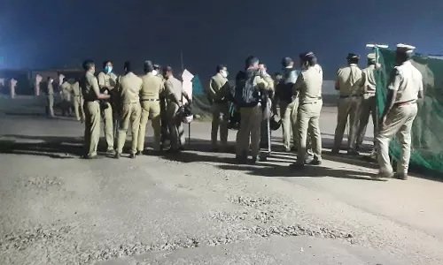 ബുദ്ധിമുട്ടിക്കണമെന്ന് കിറ്റക്‌സ് നിർദേശമുള്ളത് പോലെ.. കിഴക്കമ്പലത്തെ നാട്ടുകാർ പറയുന്നു