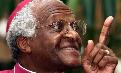 സമാധാന നോബേൽ ജേതാവ് ഡെസ്മണ്ട് ടുട്ടു അന്തരിച്ചു