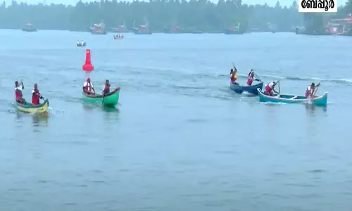 ബേപ്പൂര് വാട്ടര് ഫെസ്റ്റിന് തുടക്കം; നടന് മമ്മൂട്ടി ഉദ്ഘാടനം ചെയ്തു ബേപ്പൂര് വാട്ടര് ഫെസ്റ്റിന് തുടക്കം; നടന് മമ്മൂട്ടി ഉദ്ഘാടനം ചെയ്തു