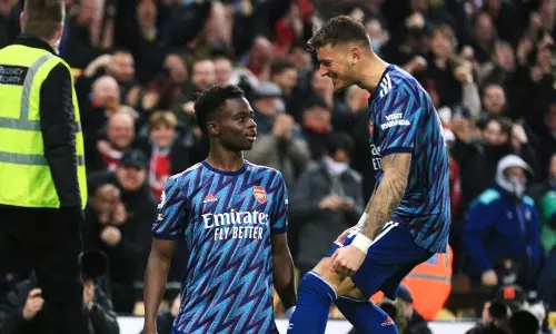 ഇരട്ട ഗോളുമായി സാക്ക; നോര്‍വിച്ച് സിറ്റിയെ ഗോള്‍മഴയില്‍ മുക്കി ആഴ്സനല്‍