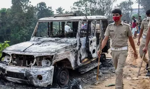 കിഴക്കമ്പലം ആക്രമണം: 25 പേരെ റിമാന്റ് ചെയ്തു, പ്രതികള് മണിപ്പൂര്, ജാര്ഖണ്ഡ്, അസം സ്വദേശികള് കിഴക്കമ്പലം ആക്രമണം: 25 പേരെ റിമാന്റ് ചെയ്തു, പ്രതികള് മണിപ്പൂര്, ജാര്ഖണ്ഡ്, അസം സ്വദേശികള്