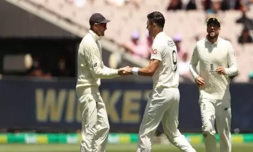 പന്തു കൊണ്ട് തിരിച്ചടിച്ചിട്ടും രക്ഷയില്ല; രണ്ടാം ഇന്നിങ്‌സിലും മാറ്റമില്ലാതെ ഇംഗ്ലണ്ട്‌