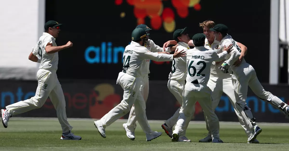 വീണ്ടും ഇംഗ്ലണ്ട് ചാരമായി, ആഷസ് നിലനിര്ത്തി ഓസീസ് വീണ്ടും ഇംഗ്ലണ്ട് ചാരമായി, ആഷസ് നിലനിര്ത്തി ഓസീസ്