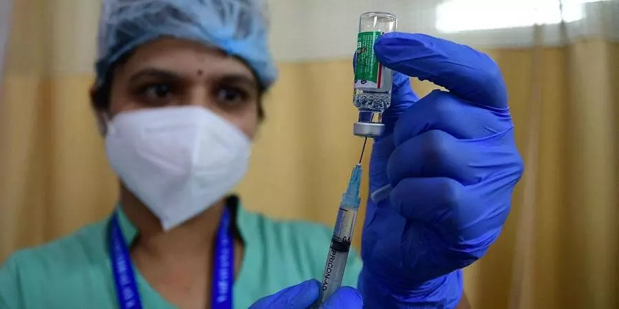 രണ്ടു വാക്സിനുകൾക്ക് കൂടി അടിയന്തര ഉപയോഗത്തിന് അനുമതി രണ്ടു വാക്സിനുകൾക്ക് കൂടി അടിയന്തര ഉപയോഗത്തിന് അനുമതി