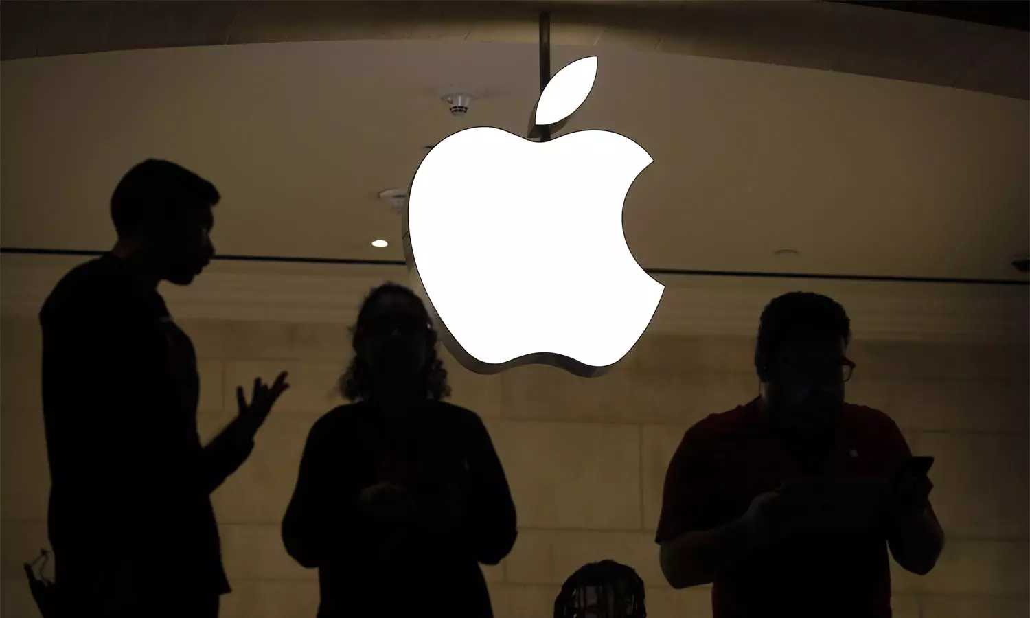 സിം സ്ലോട്ടില്ല; വരുന്നു വമ്പൻ മാറ്റങ്ങളോടെ പുതിയ ഐഫോൺ സിം സ്ലോട്ടില്ല; വരുന്നു വമ്പൻ മാറ്റങ്ങളോടെ പുതിയ ഐഫോൺ