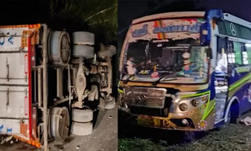 കൊല്ലം ചവറയിൽ വാഹനാപകടം; നാല് മത്സ്യത്തൊഴിലാളികൾ മരിച്ചു