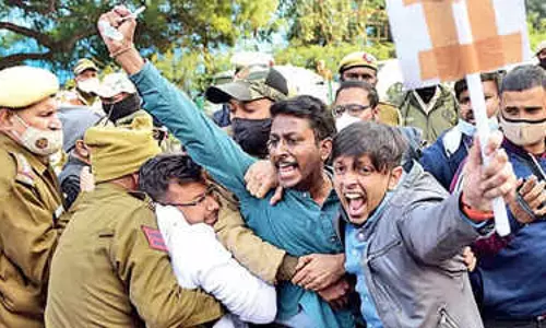 വഴിതടഞ്ഞ് സമരം; ഡൽഹിയിൽ ഡോക്ടർമാർക്കെതിരെ കേസ്
