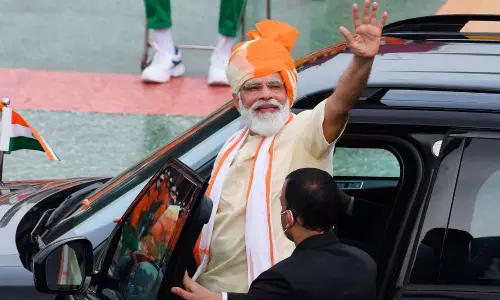 സ്കോർപിയോയിൽനിന്ന് മെഴ്സിഡസ് മേബാക്കിലേക്ക്; മോദിയുടെ കാറുകൾ സ്കോർപിയോയിൽനിന്ന് മെഴ്സിഡസ് മേബാക്കിലേക്ക്; മോദിയുടെ കാറുകൾ