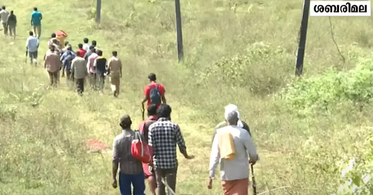 ശബരിമലയിലേക്ക് കരിമല വഴിയുള്ള കാനനപാത സഞ്ചാരയോഗ്യമാക്കി ശബരിമലയിലേക്ക് കരിമല വഴിയുള്ള കാനനപാത സഞ്ചാരയോഗ്യമാക്കി