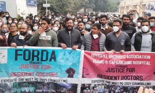 ചര്‍ച്ച പരാജയം; സമരം ശക്തമാക്കി ഡല്‍ഹിയിലെ ഡോക്ടര്‍മാര്‍