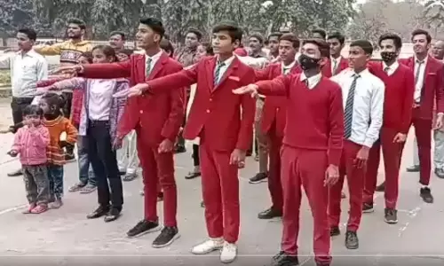 ഹിന്ദുരാഷ്ട്രത്തിനായി മരിക്കാനും കൊല്ലാനും തയ്യാറാവണം; യുപിയിലെ സ്കൂളുകളില് പ്രതിജ്ഞ ഹിന്ദുരാഷ്ട്രത്തിനായി മരിക്കാനും കൊല്ലാനും തയ്യാറാവണം; യുപിയിലെ സ്കൂളുകളില് പ്രതിജ്ഞ