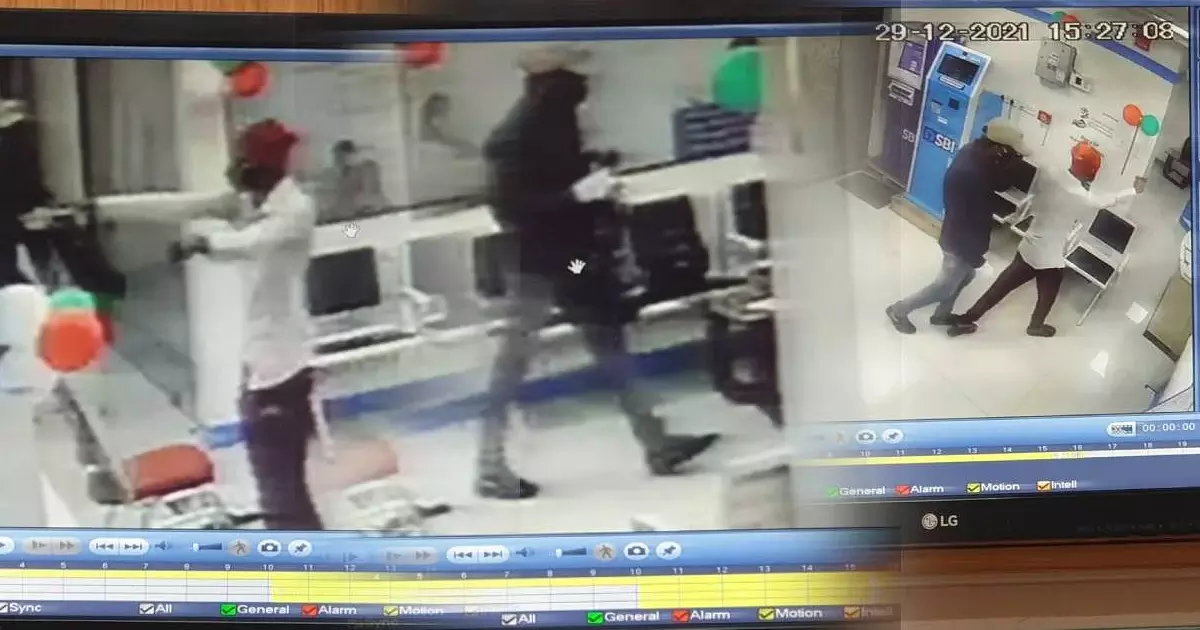 എസ്.ബി.ഐയില്‍ കവര്‍ച്ച; ബാങ്ക് ജീവനക്കാരനെ മോഷ്ടാക്കള്‍ വെടിവെച്ചുകൊന്നു