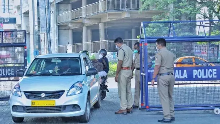 സംസ്ഥാനത്ത് കോവിഡ് നിയന്ത്രണങ്ങൾ ഇന്ന് മുതൽ കർശനമാക്കും സംസ്ഥാനത്ത് കോവിഡ് നിയന്ത്രണങ്ങൾ ഇന്ന് മുതൽ കർശനമാക്കും