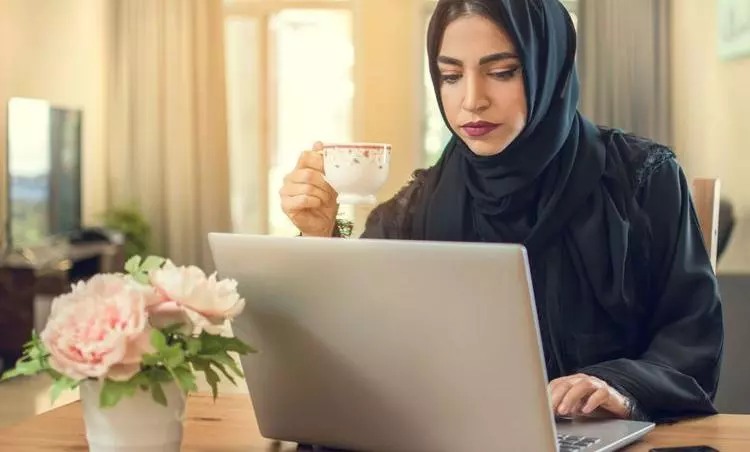 കോവിഡ് വ്യാപനം: യു.എ.ഇയിൽ ചില ജീവനക്കാർക്ക് വർക് ഫ്രം ഹോമിന് അനുമതി കോവിഡ് വ്യാപനം: യു.എ.ഇയിൽ ചില ജീവനക്കാർക്ക് വർക് ഫ്രം ഹോമിന് അനുമതി